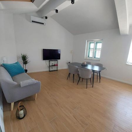 Sustina Apartment ตรีบูนย์ ภายนอก รูปภาพ