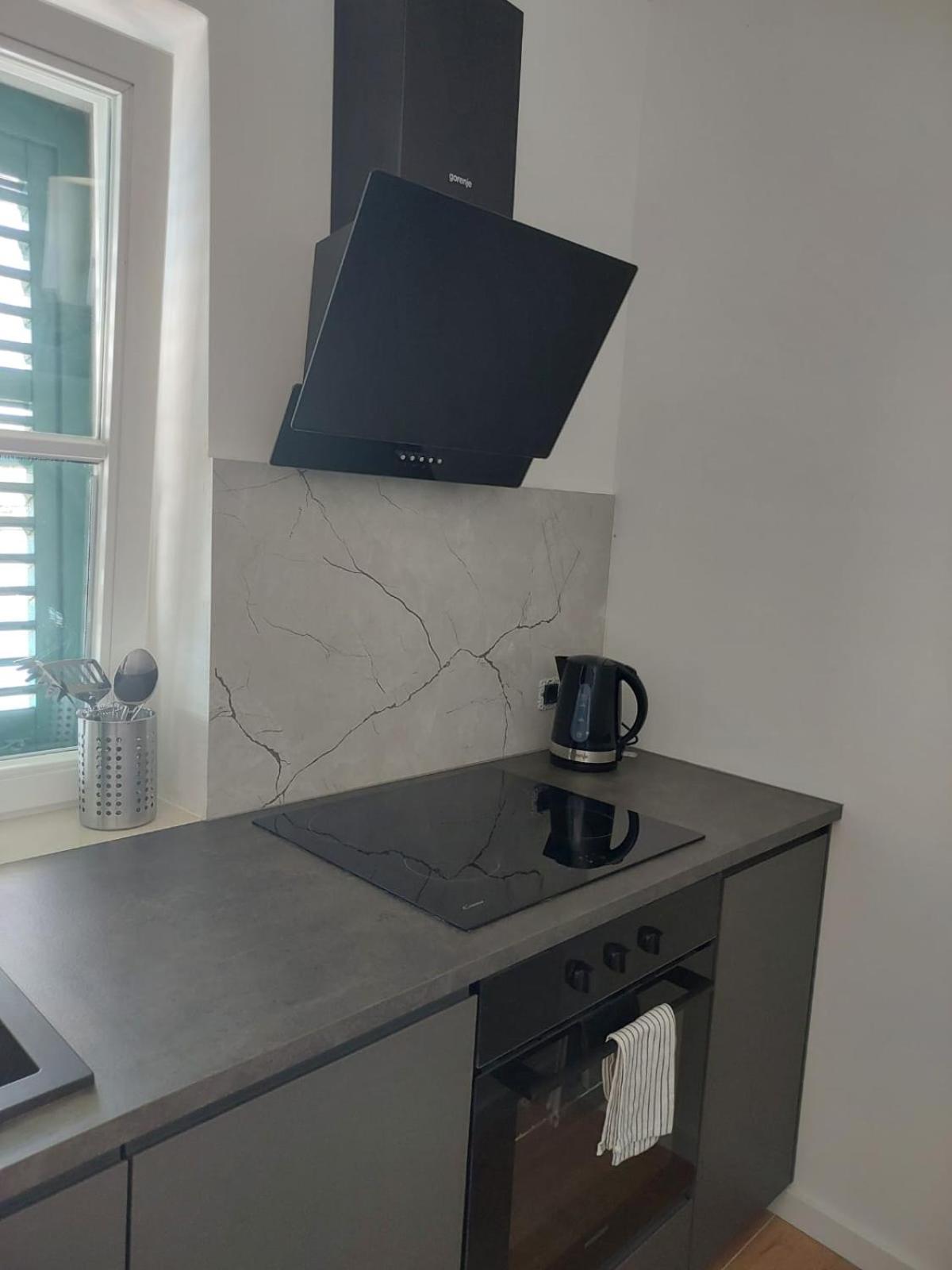 Sustina Apartment ตรีบูนย์ ภายนอก รูปภาพ