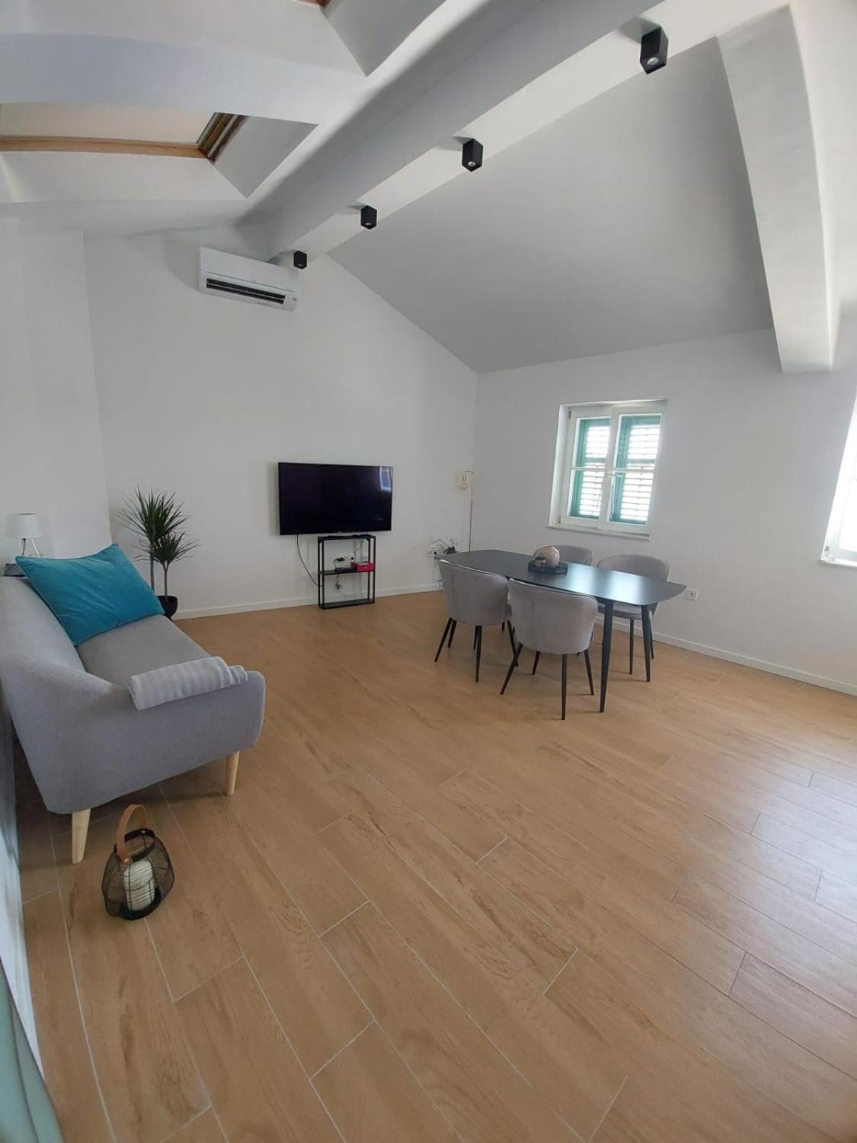 Sustina Apartment ตรีบูนย์ ภายนอก รูปภาพ