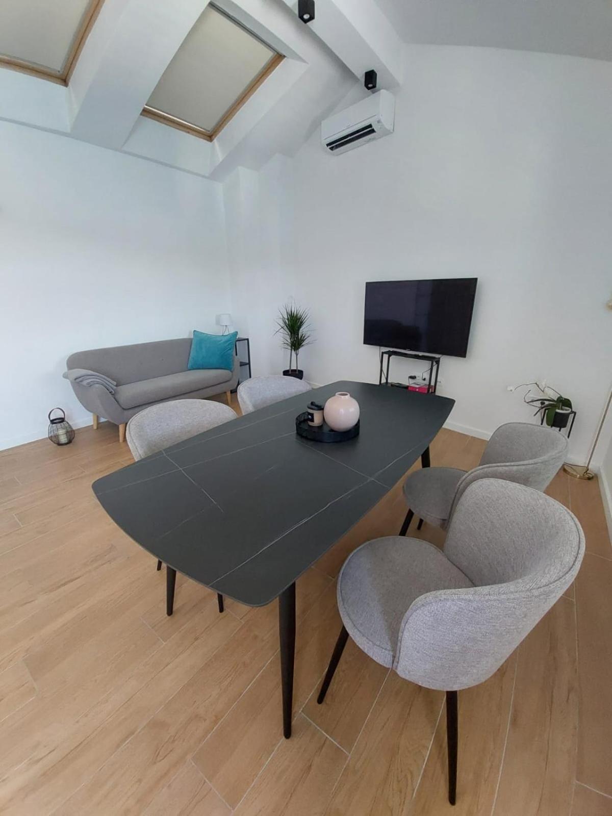 Sustina Apartment ตรีบูนย์ ภายนอก รูปภาพ