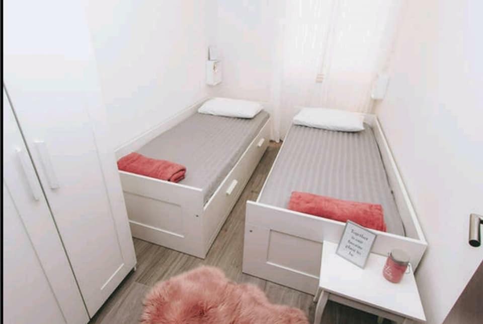 Sustina Apartment ตรีบูนย์ ภายนอก รูปภาพ