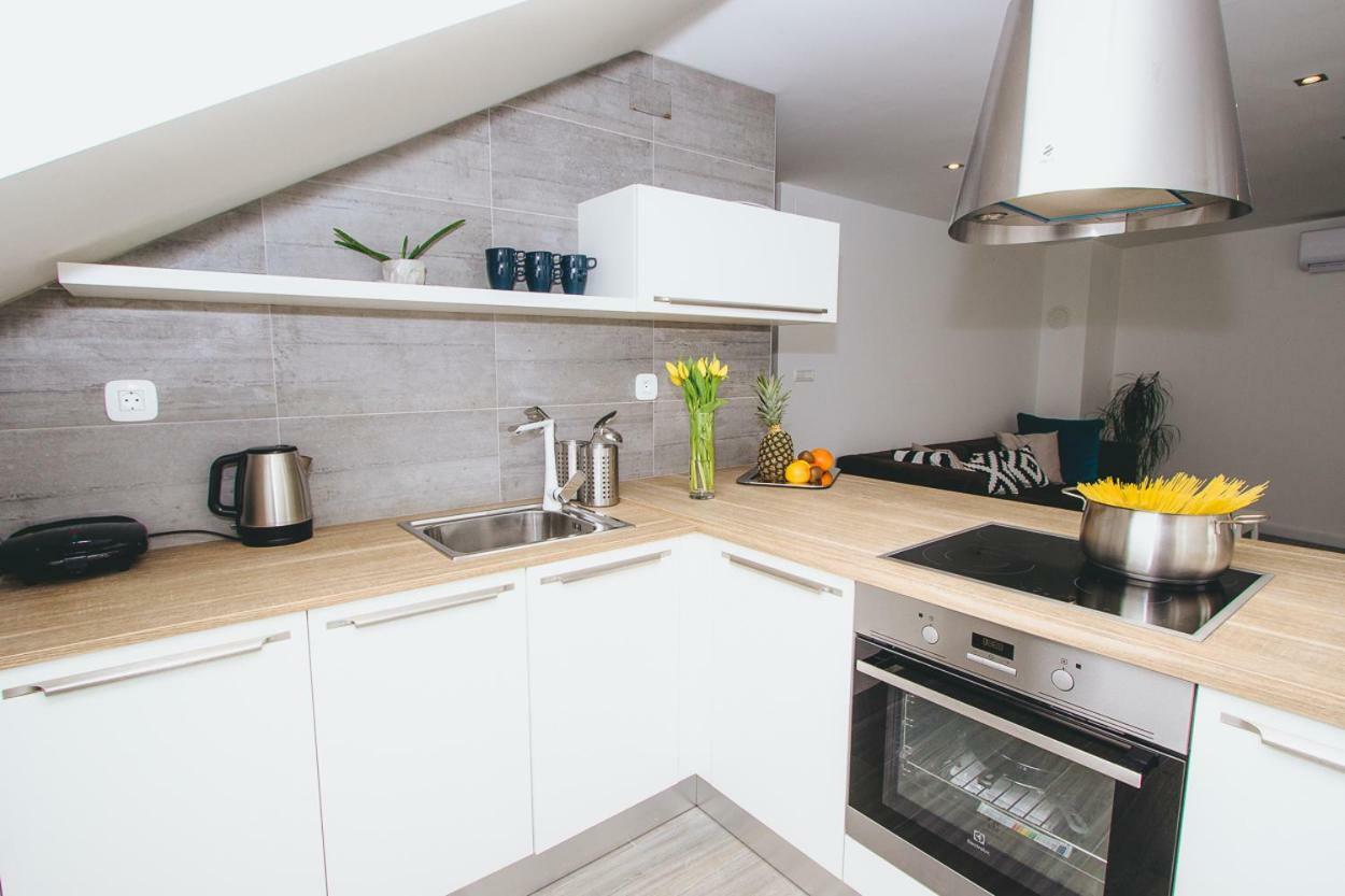 Sustina Apartment ตรีบูนย์ ภายนอก รูปภาพ