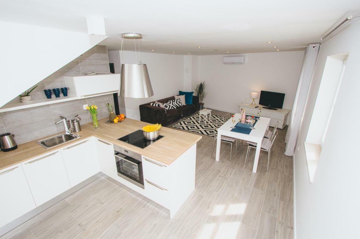 Sustina Apartment ตรีบูนย์ ภายนอก รูปภาพ