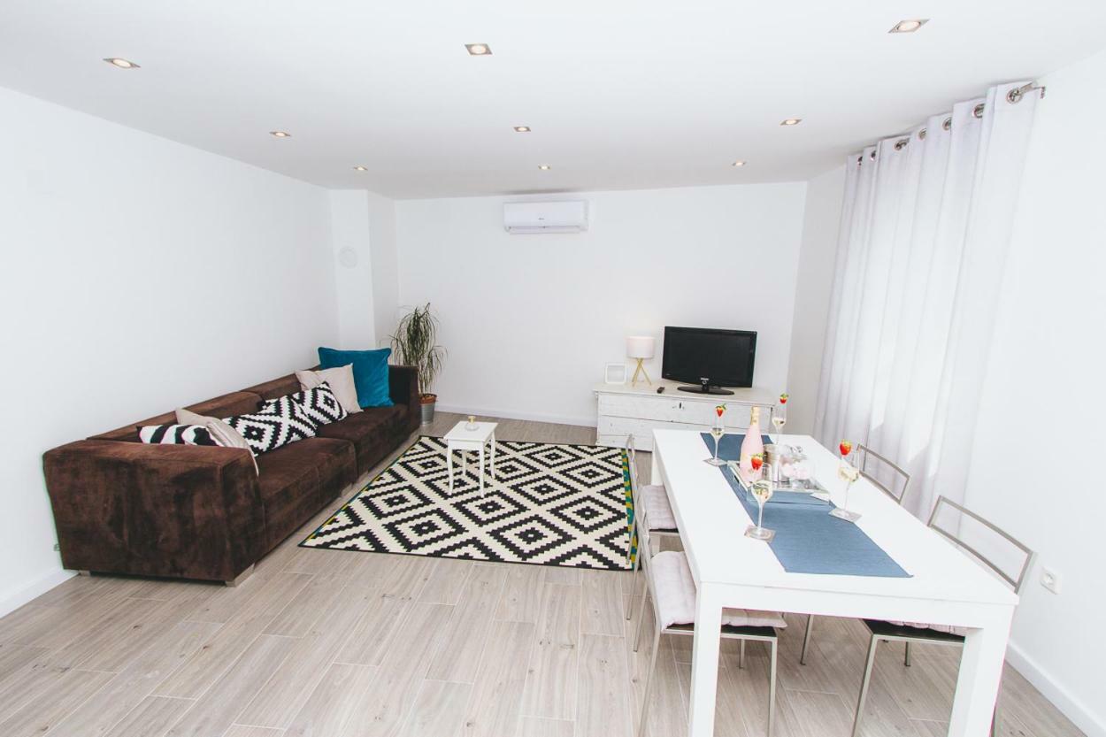 Sustina Apartment ตรีบูนย์ ภายนอก รูปภาพ